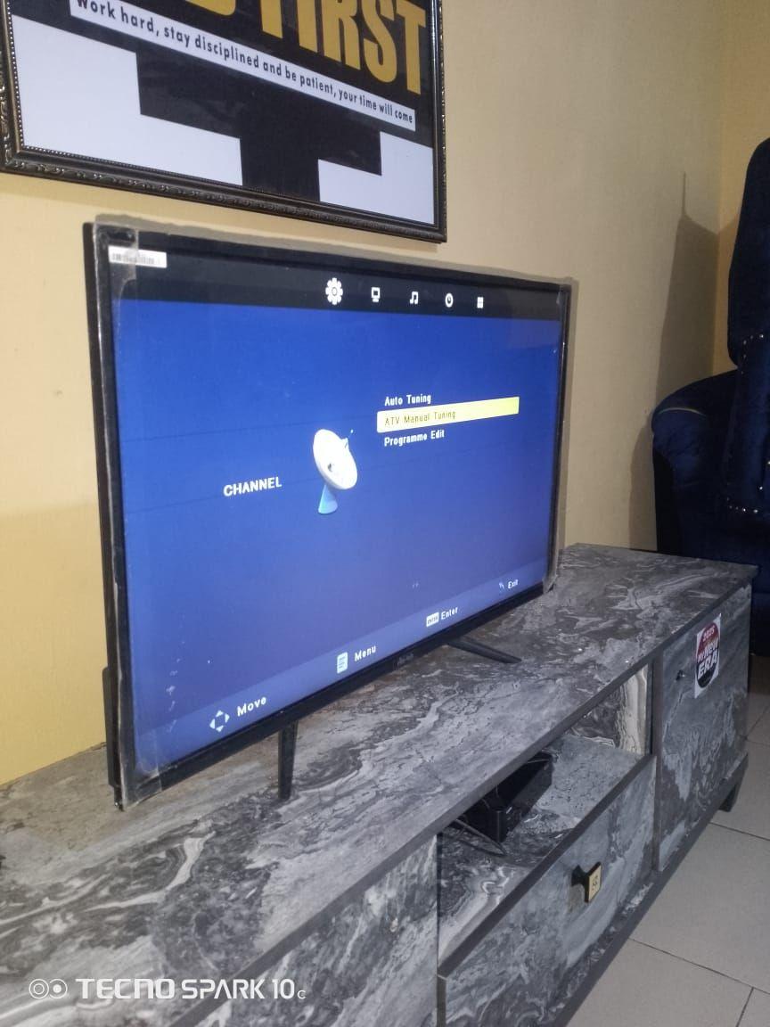 A picture of 32 inches LED TV 45k WARRI 08057367599