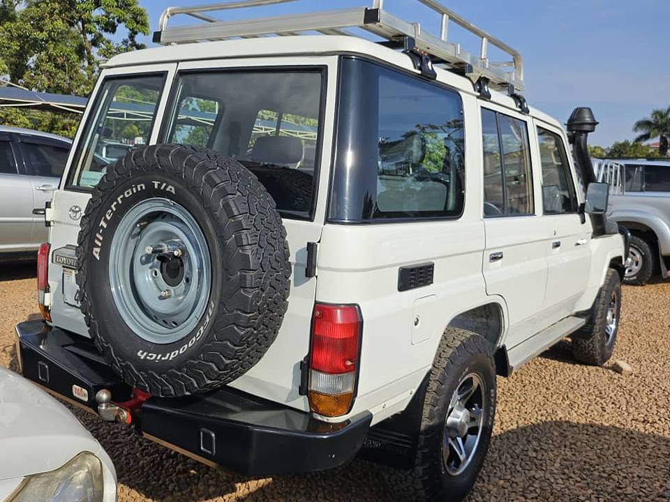 A picture of Land cruiser hardtop