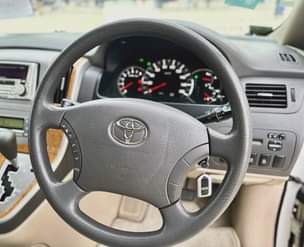 A picture of Make TOYOTA Model ALPHARD G Colour PEARL WHITE Year 2005