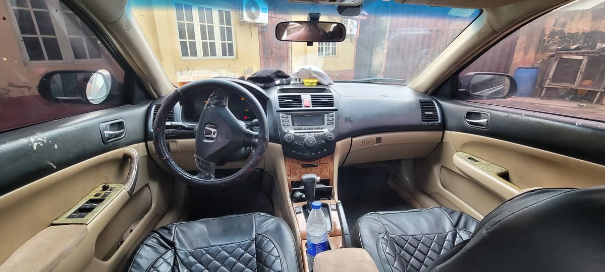 A picture of Honda Accord 04