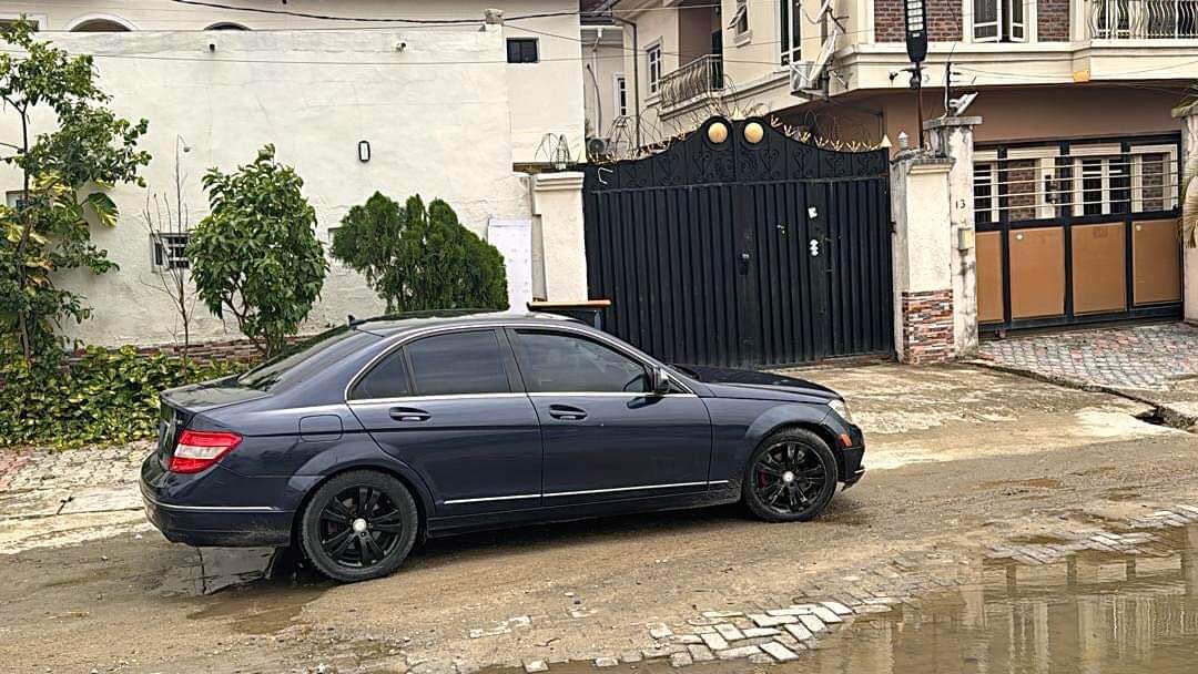 A picture of Benz c class C300 09 model First body Good deal