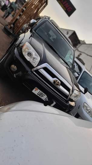 A picture of Toyota Hilux surf model 2007