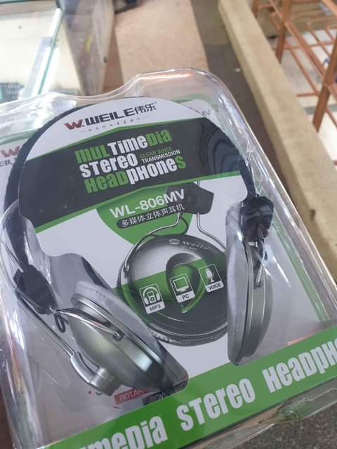 A picture of Microphone Headphones with long wire