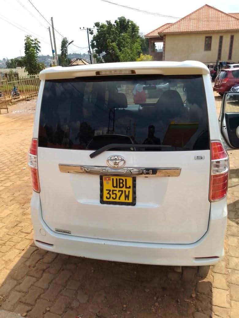 A picture of 2009 Toyota Noah 2009