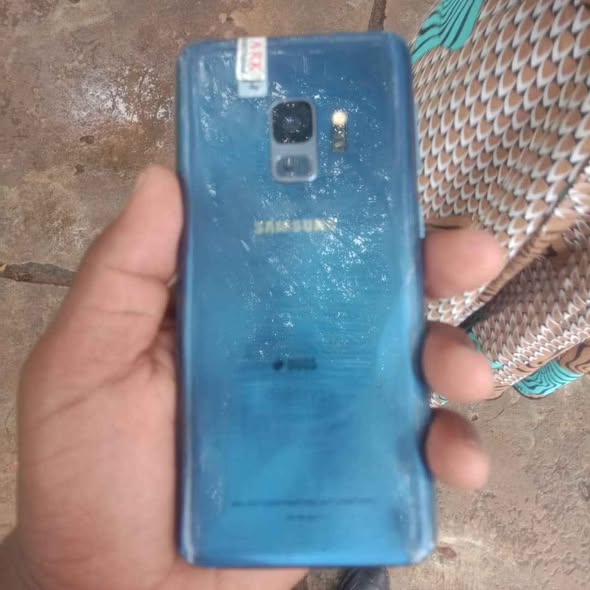 A picture of Samsung s8