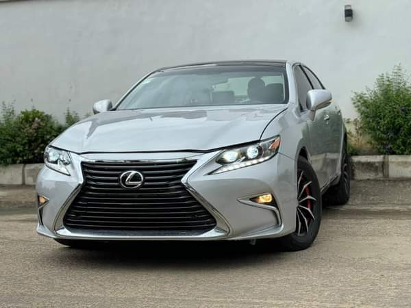 A picture of  DEAL 001 . . Lexus Es350 toks grade 2018