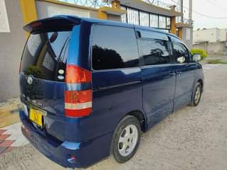 A picture of Toyota Noah new