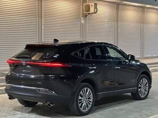 A picture of  TOYOTA HARRIER SPEC Z year 2021 Engine 1 990cc