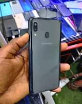 A picture of SAMSUNG A20