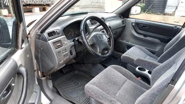 A picture of Honda CR V 1999 model