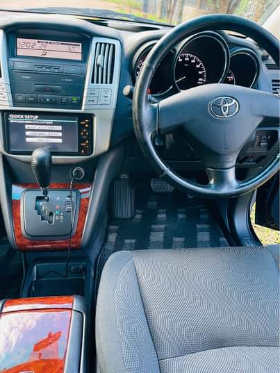 A picture of Toyota Harrier 2010 UBR series call 0705927712