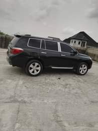 A picture of 2009 Toyota Highlander 3 seater Clean and neat interior Engine