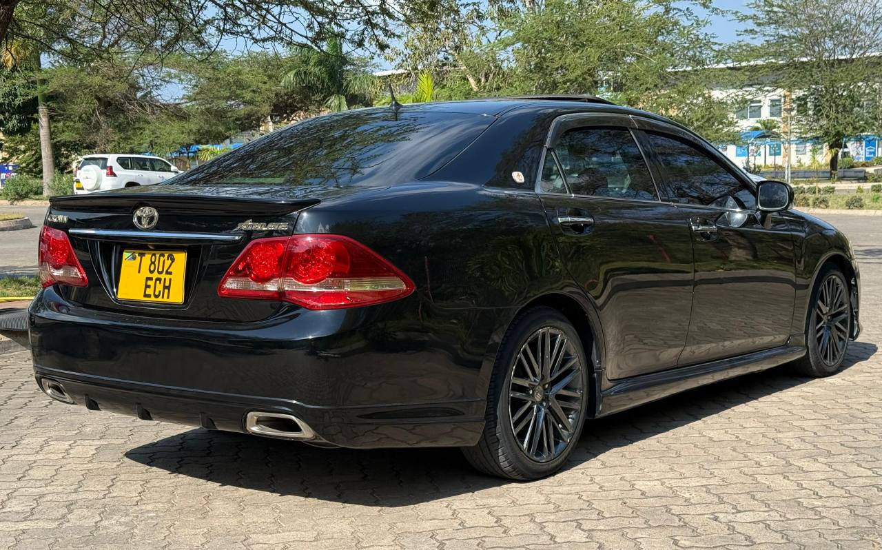 A picture of Toyota Crown New Model on sale ECH gari ni mpya