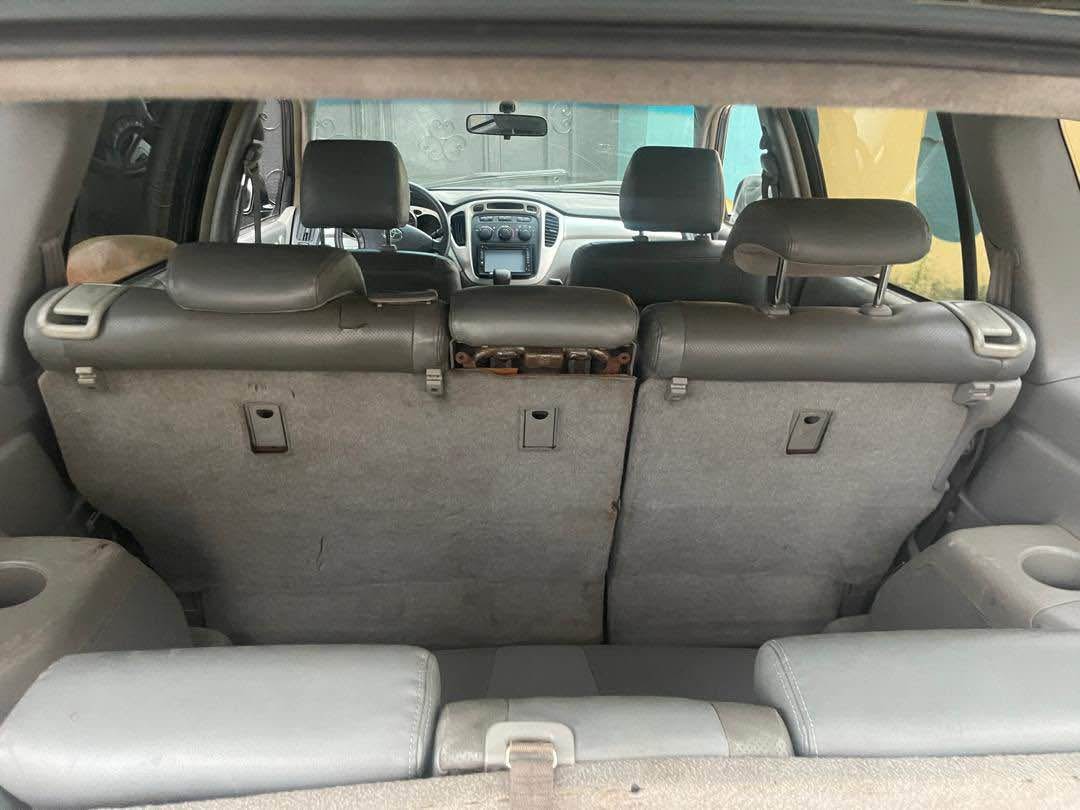 A picture of Toyota Highlander 2006 3 rows 