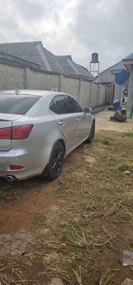 A picture of 2011 Lexus is 250