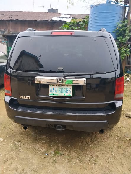 A picture of Honda pilot