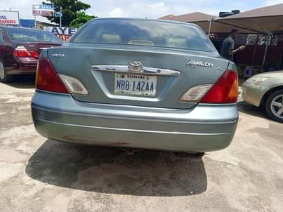 A picture of 2002 TOYOTA AVALON