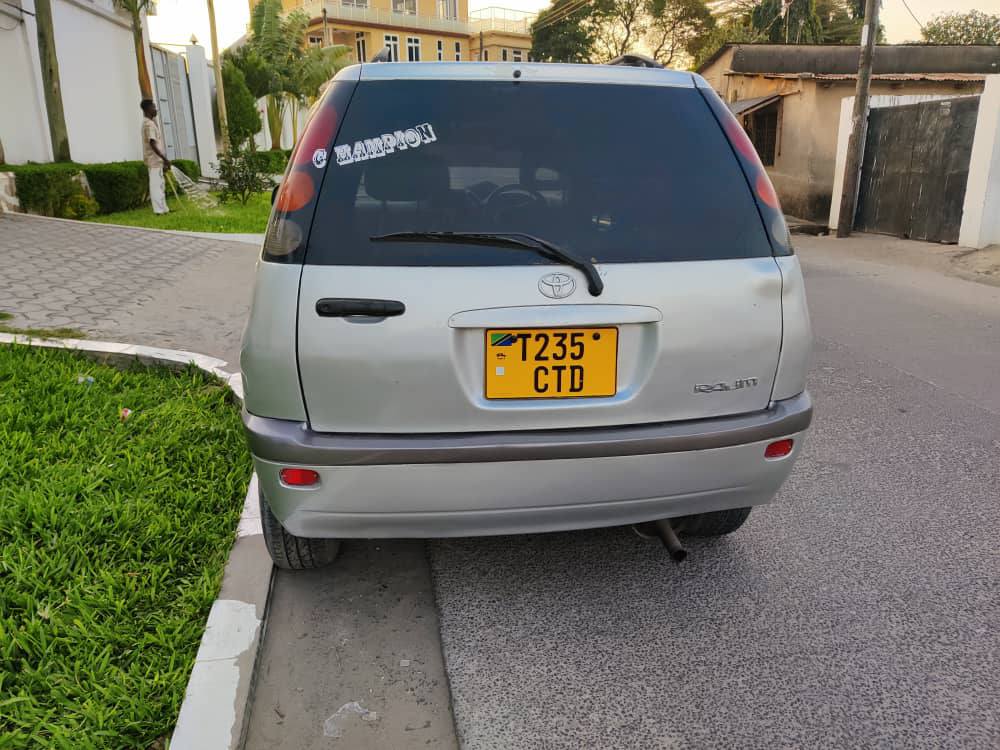 A picture of TOYOTA RAUM OLD
