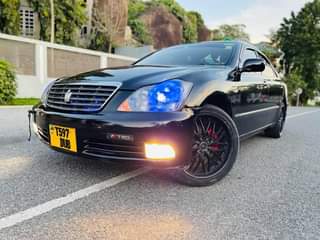 A picture of Toyota crown athlete