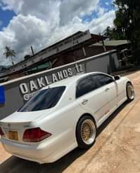 A picture of TOYOTA CROWN