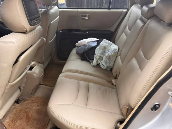 A picture of TOYOTA HIGHLANDER 2004