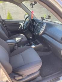 A picture of Vnd Toyota rac 4 2005