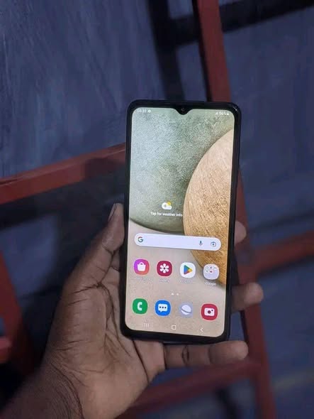 A picture of Samsung Galaxy a12 gb 64