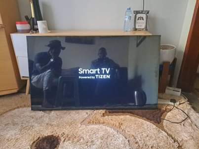 A picture of Quick sale 5o inches Samsung u800 smart TV