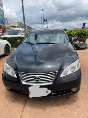 A picture of 2008 Es350 Clean Sound engine Tesla screen Gear is 95