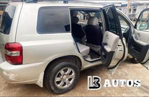 A picture of KB AUTOs first body and first user Toyota Highlander 2005