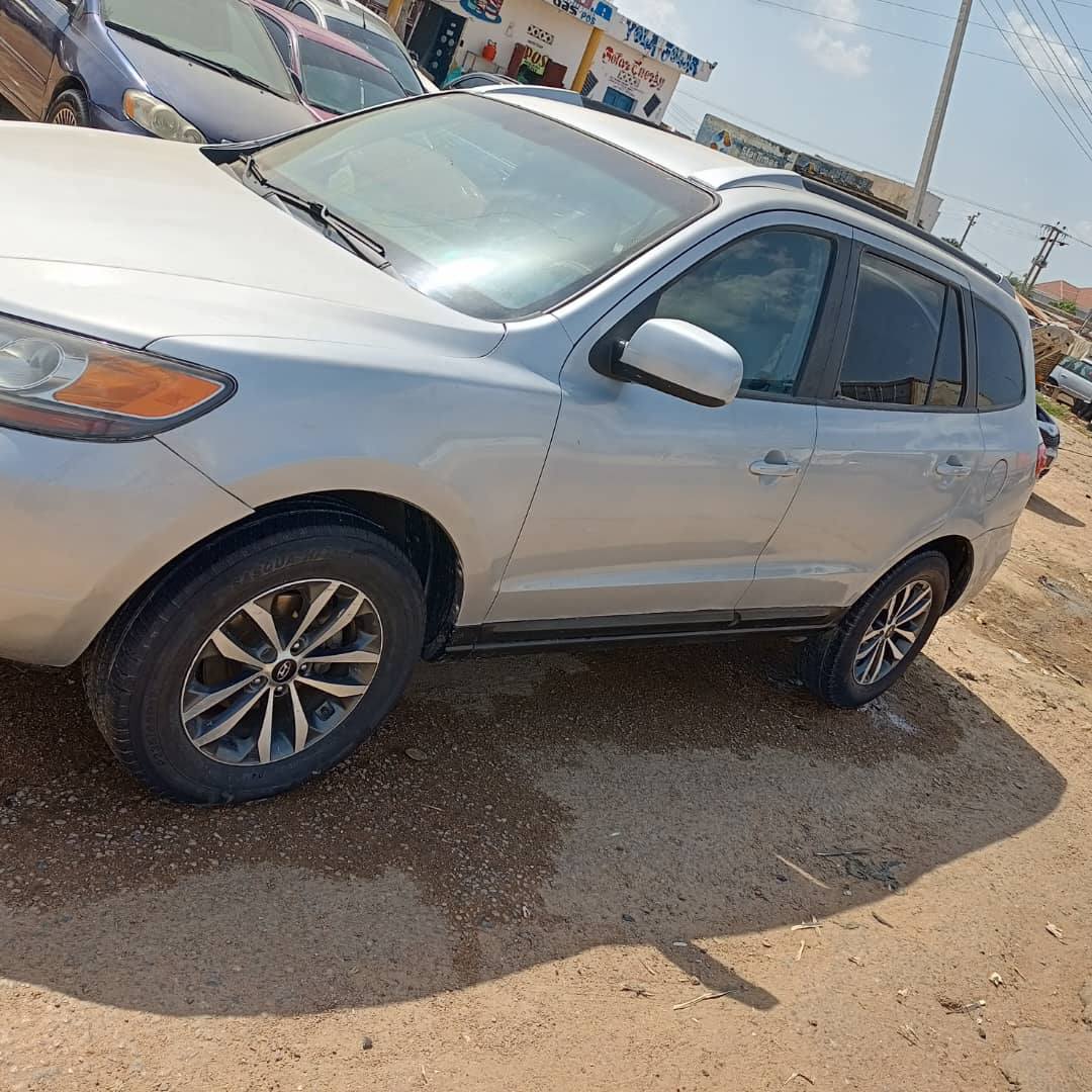 A picture of Hyundai Santa Fe 2008