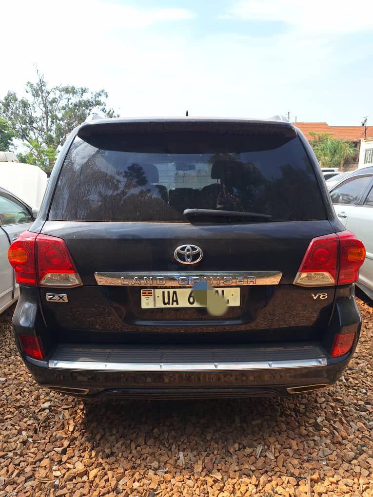 A picture of Land cruiser V8 petrol 0700327795