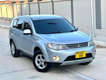 A picture of MITSUBISH OUTLANDER