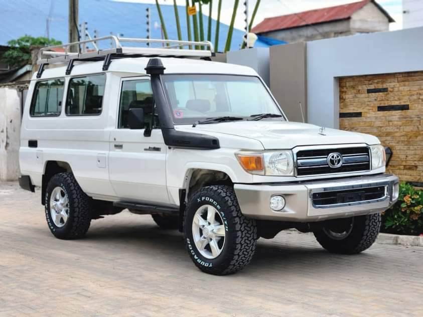 A picture of Prado land cruiser hardtop