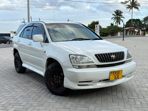 A picture of TOYOTA HARRIER BEI MIL 12 800 000 PIGA SIMU 0654442487