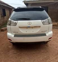 A picture of Lexus 350