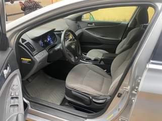 A picture of Registered 013 Hyundai sonata