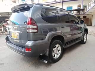 A picture of Prado 120 Manyu Ni diesl Iko mwanza Bei milioni 41