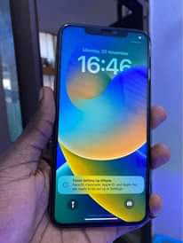 A picture of iPhone 11 Pro Max 1.25M faceid working WhatsApp or call