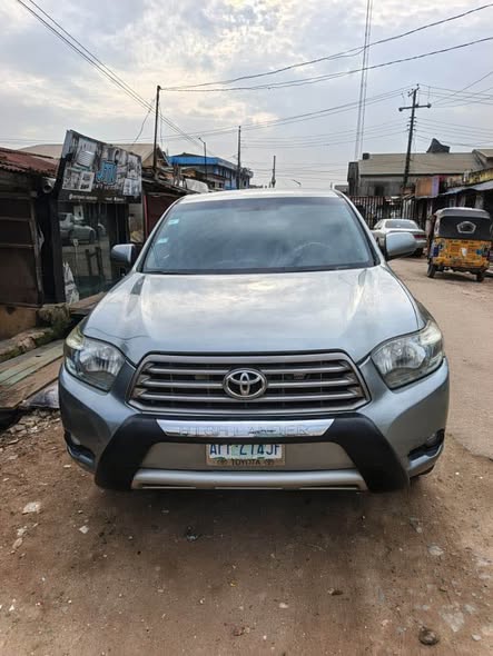A picture of Toyota highlander 2008 model