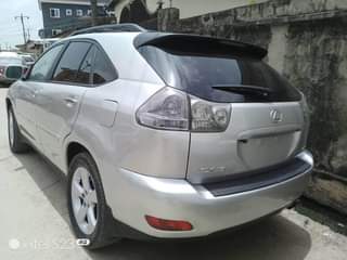 A picture of Lexus RX 330
