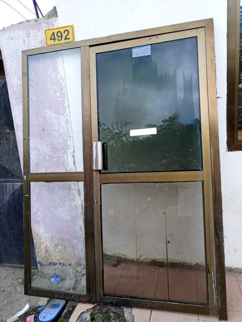 A picture of Mlango wa alminium bei 280 tuh