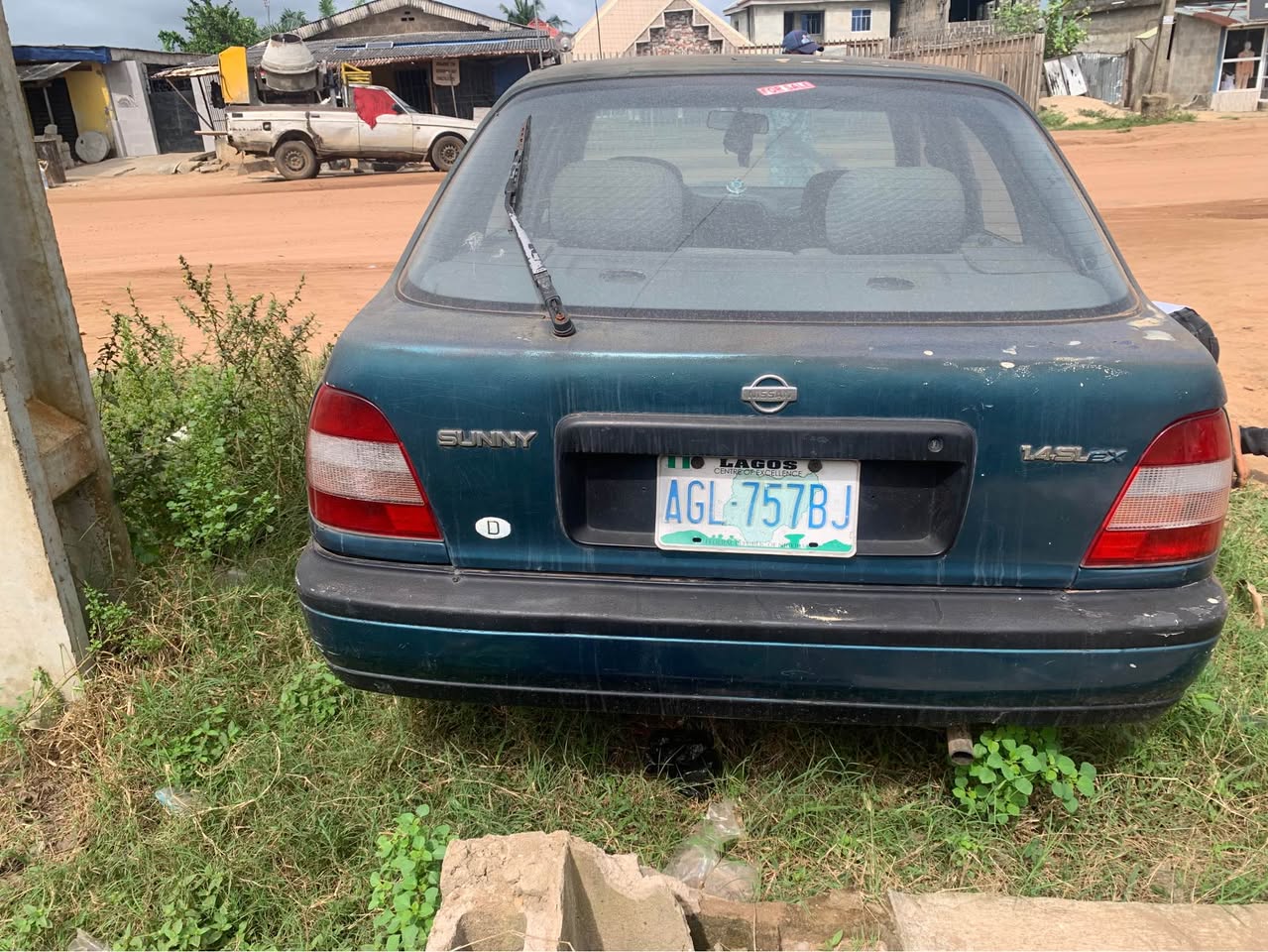 A picture of Nissan almera 09063393963