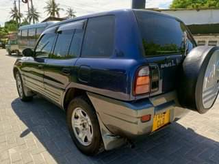 A picture of Toyota RAV4 old