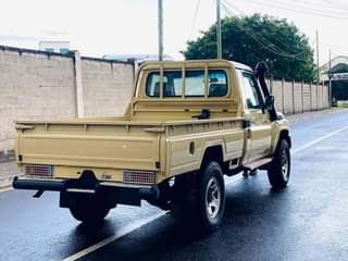 A picture of 2007 TOYOTA TOYOTA LANDCRUISER SINGLE CAB
