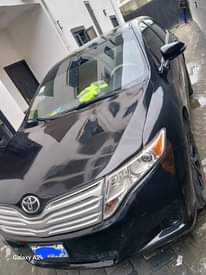 A picture of Toyota Venza 2010. Untouched engine and gear. Chilling AC. Painted