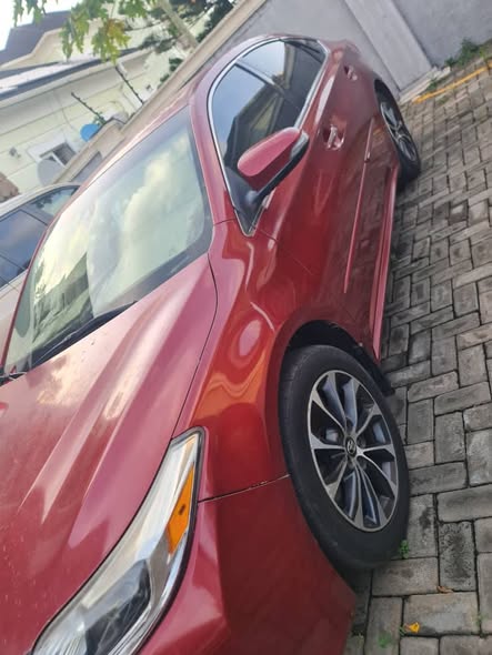 A picture of Toyota Avalon 2017 model
