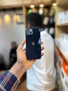 A picture of Iphone 13 plain Gb 128