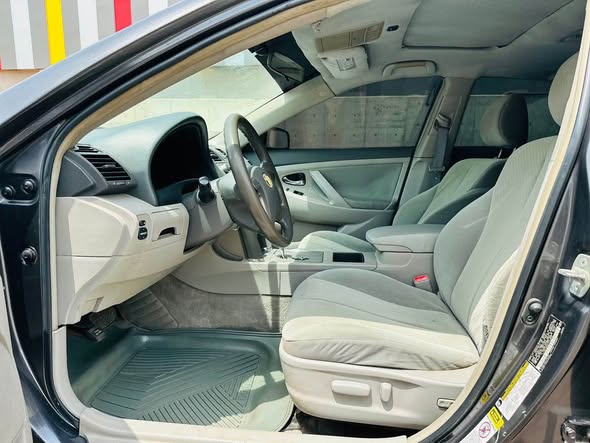 A picture of TOYOTA CAMRY LE 2008
