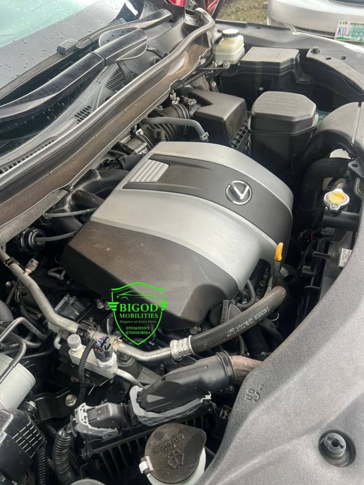 A picture of Distress foreign used Rx350 2017 model